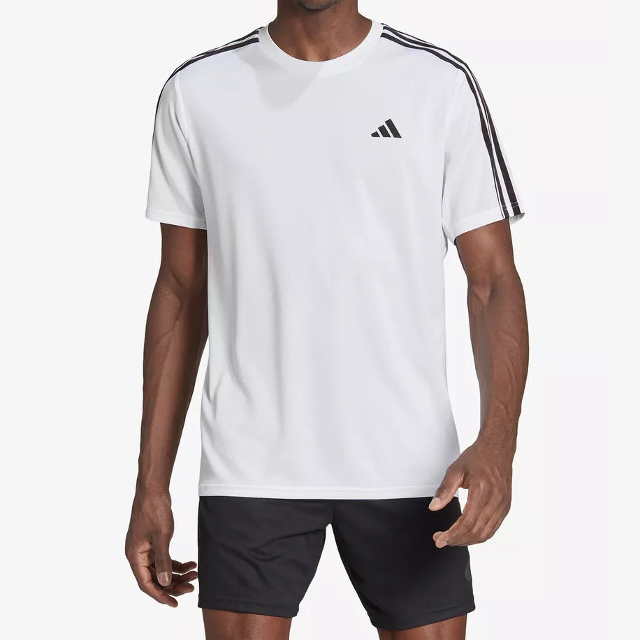Adidas Essentials 3-Stripes Tee – T-shirt Homme Confort & Style Sport 🇩🇿 تيشيرت Adidas Essentials بثلاثة خطوط – راحة وأناقة رياضية | رجالي