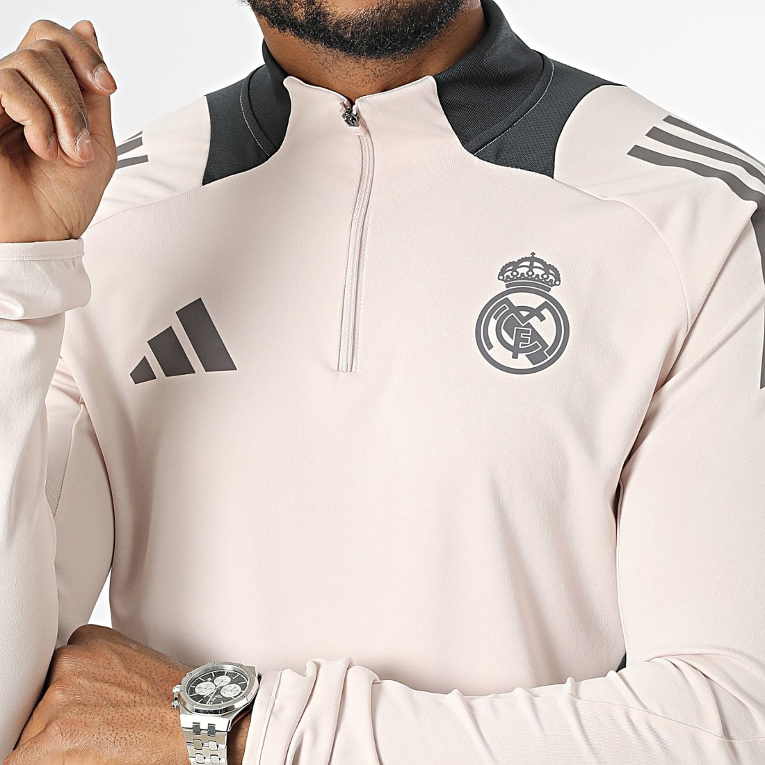 Tee Shirt Manches Longues A Bandes Real Madrid IT5133 Beige Gris Référence : IT5133