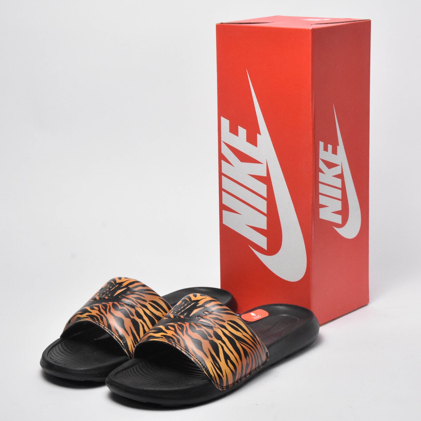 NIKE Victori One Print Référence : CN9676-010