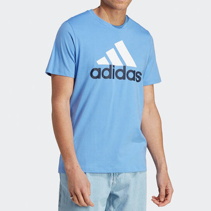 Adidas Essentials 3-Stripes Tee – T-shirt Homme Confort & Style Sport 🇩🇿 تيشيرت Adidas Essentials بثلاثة خطوط – راحة وأناقة رياضية | رجالي