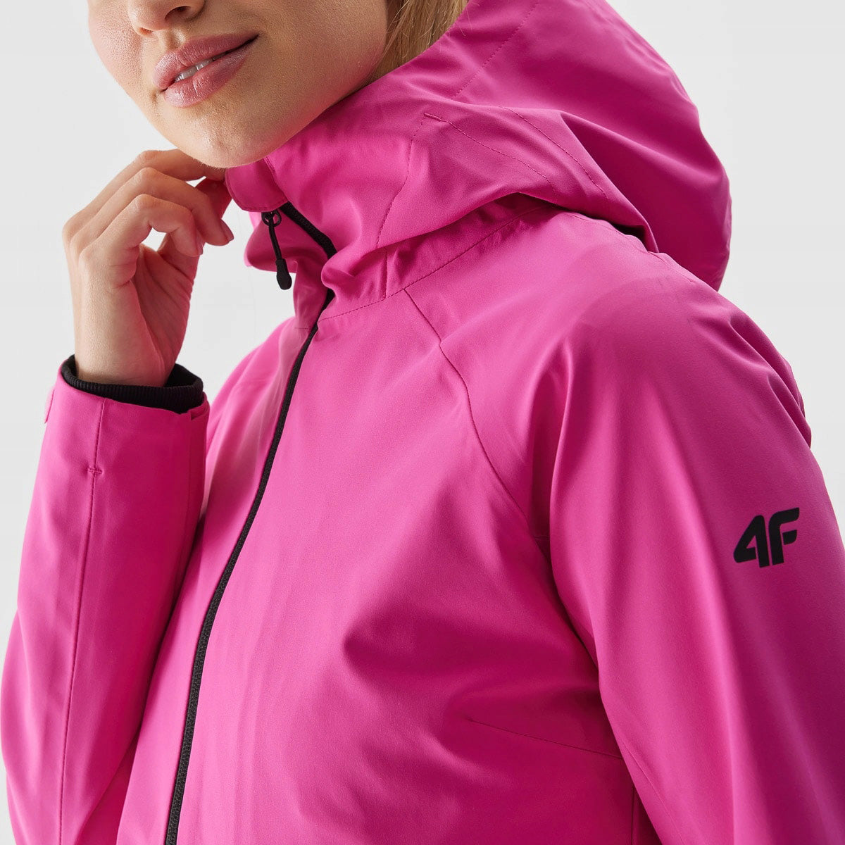 Veste 4F Femme – Confort & Style Sportif Moderne 🇩🇿 سترة 4F نسائية – راحة وأناقة رياضية عصرية